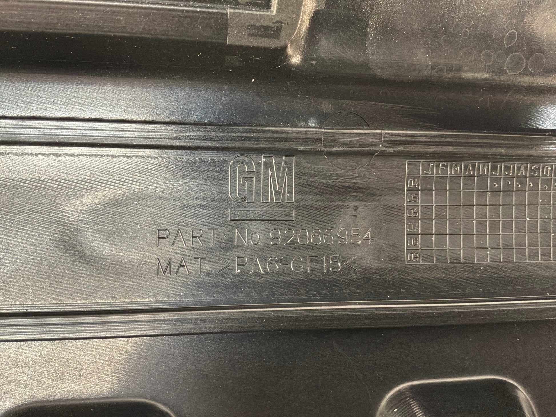 Rh engine cover - Day's Parts Yard