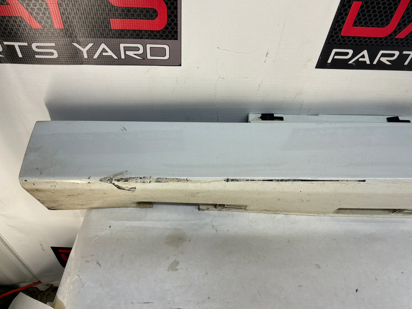 2008 Pontiac G8 Base LH Driver Rocker Molding Side Skirt Panel Trim White OEM