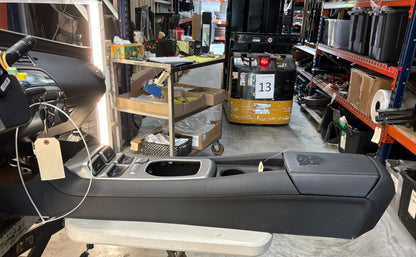 Dash w  enter console and Shifter - Day's Parts Yard