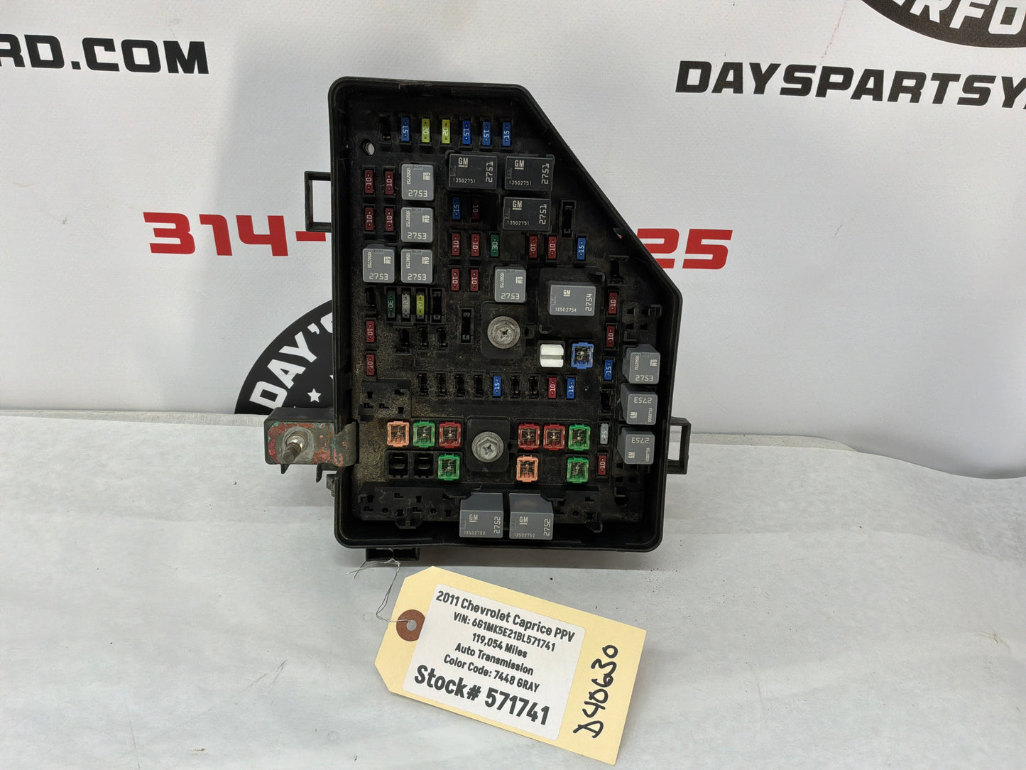 2011 Chevy Caprice PPV Engine Motor Bay Fuse Box Block OEM