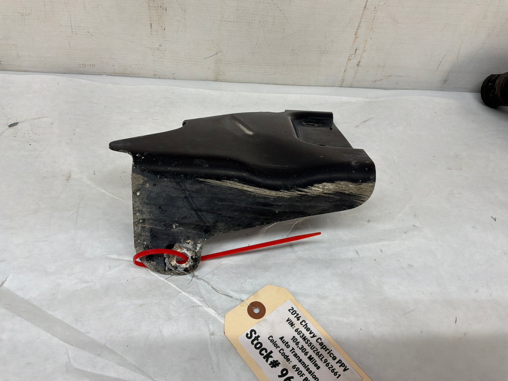 Rh bracket - Day's Parts Yard