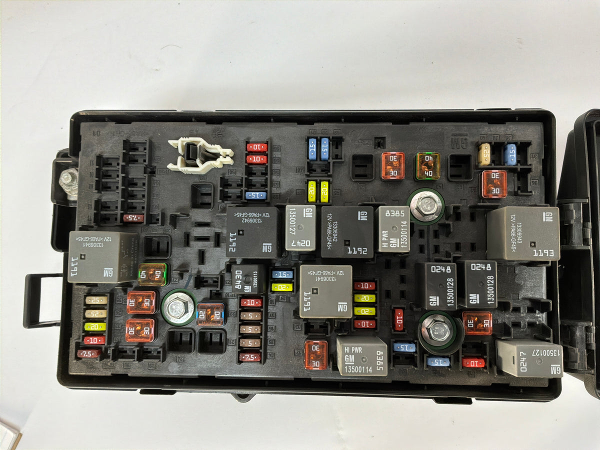 2015 Chevy Camaro SS 1LE Engine Bay Accessory Wiring Junction Fuse Relay Box Block OEM
