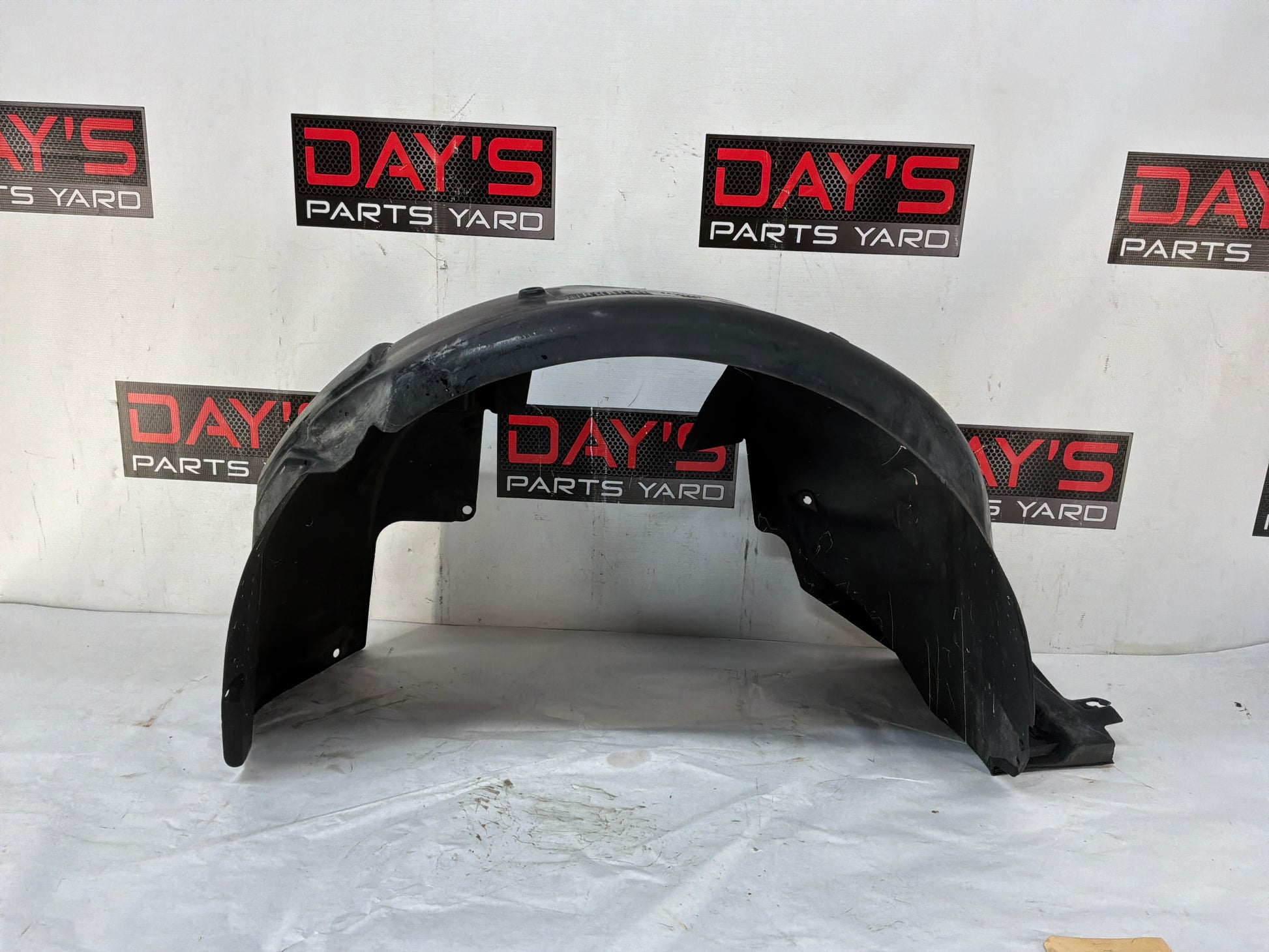 Lh front wheel liner - Day's Parts Yard