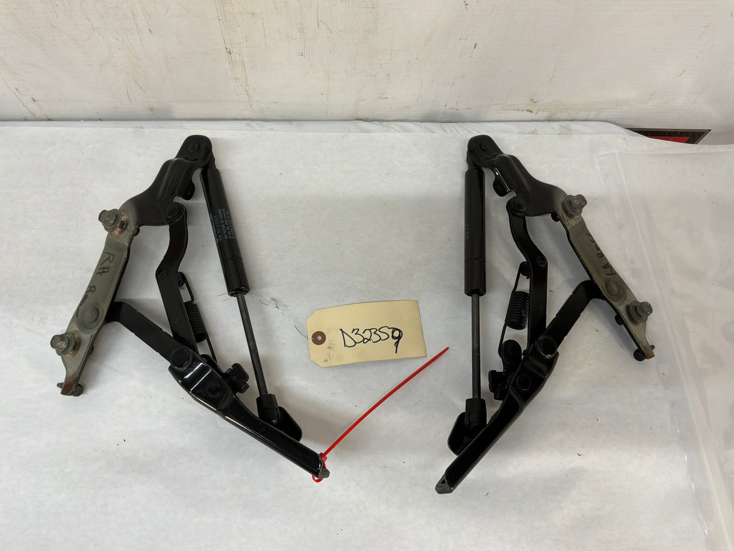 Hinges - Day's Parts Yard
