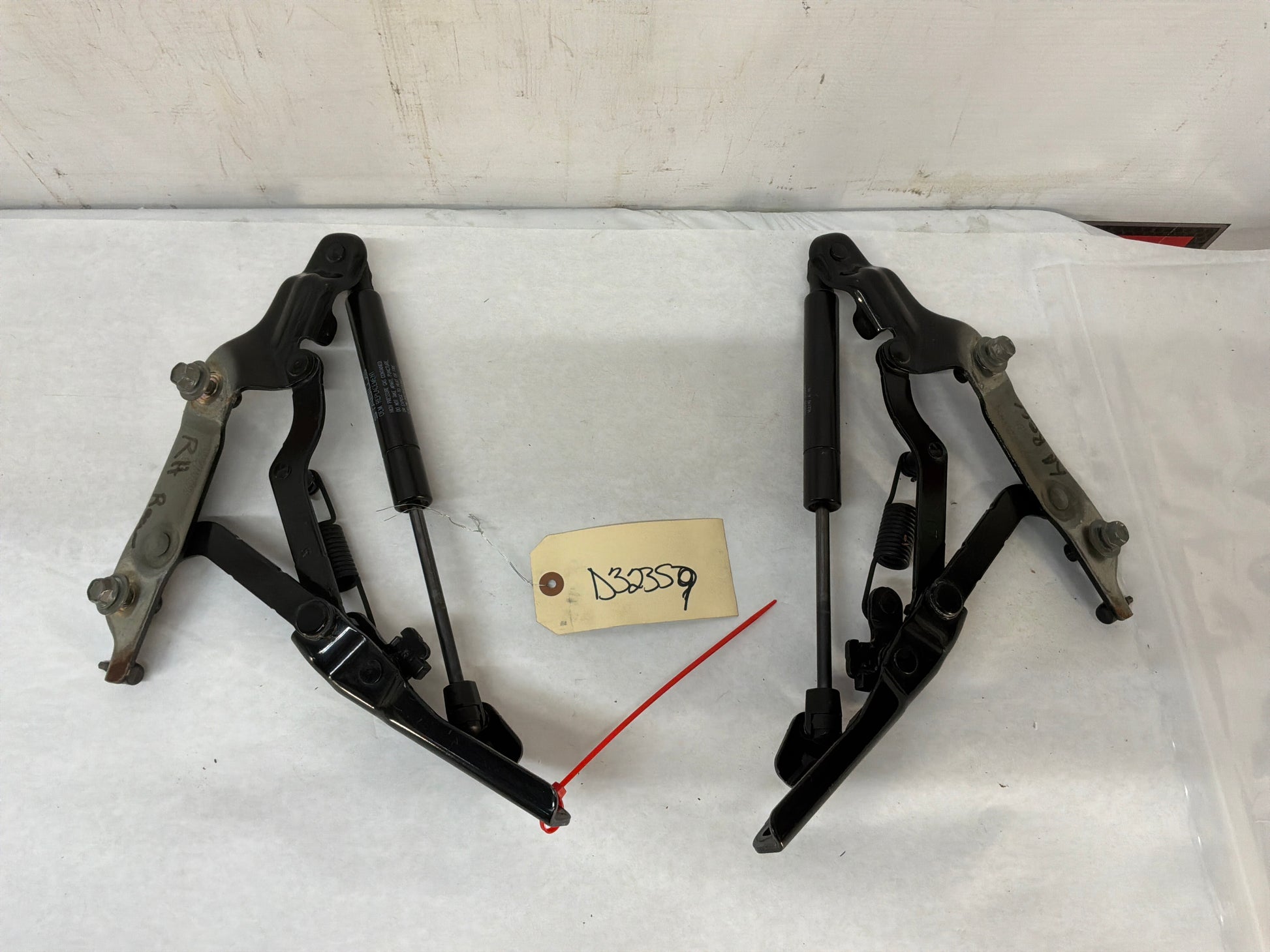Hinges - Day's Parts Yard