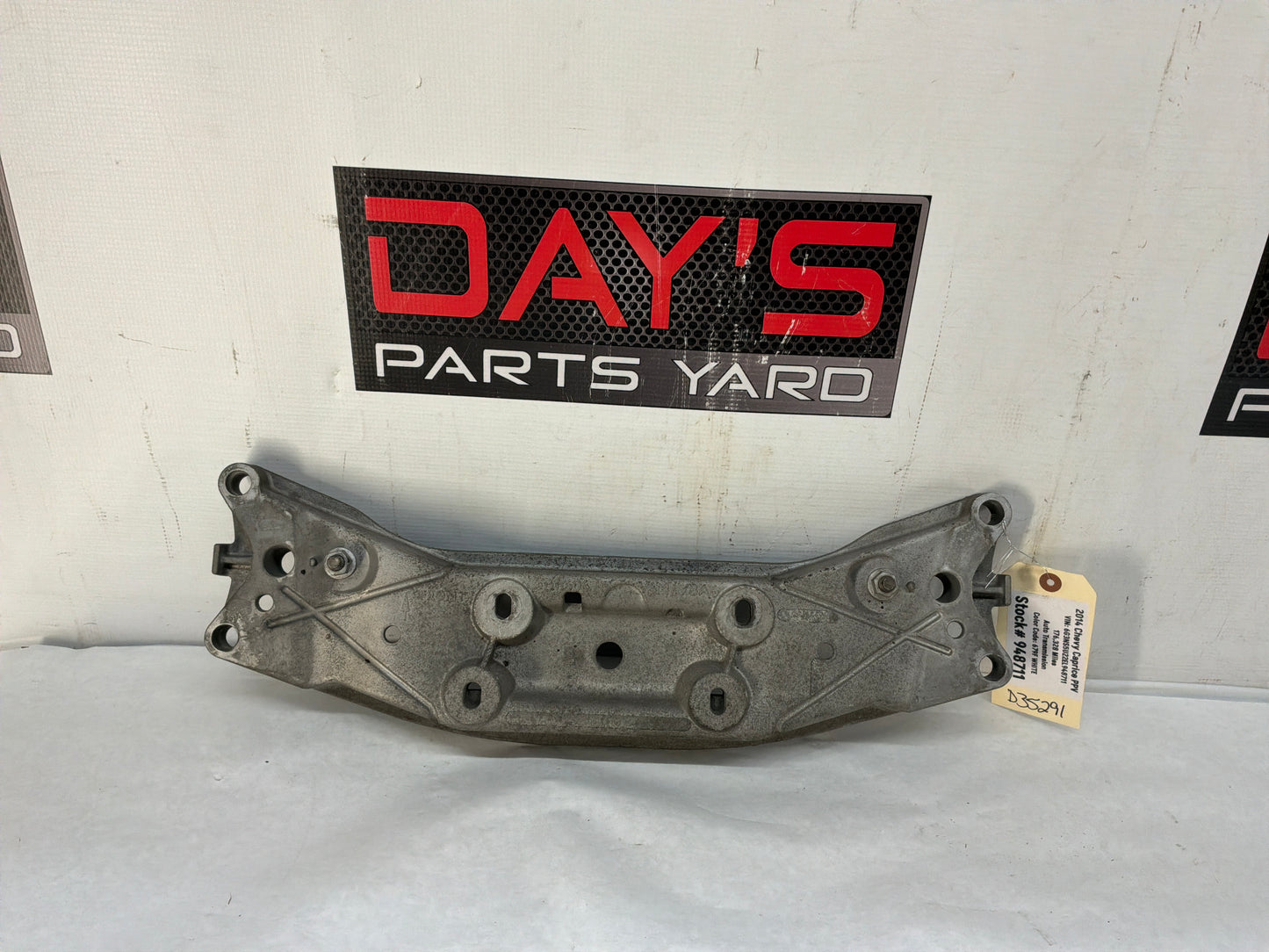 Transmission crossmember Bruce - Day's Parts Yard