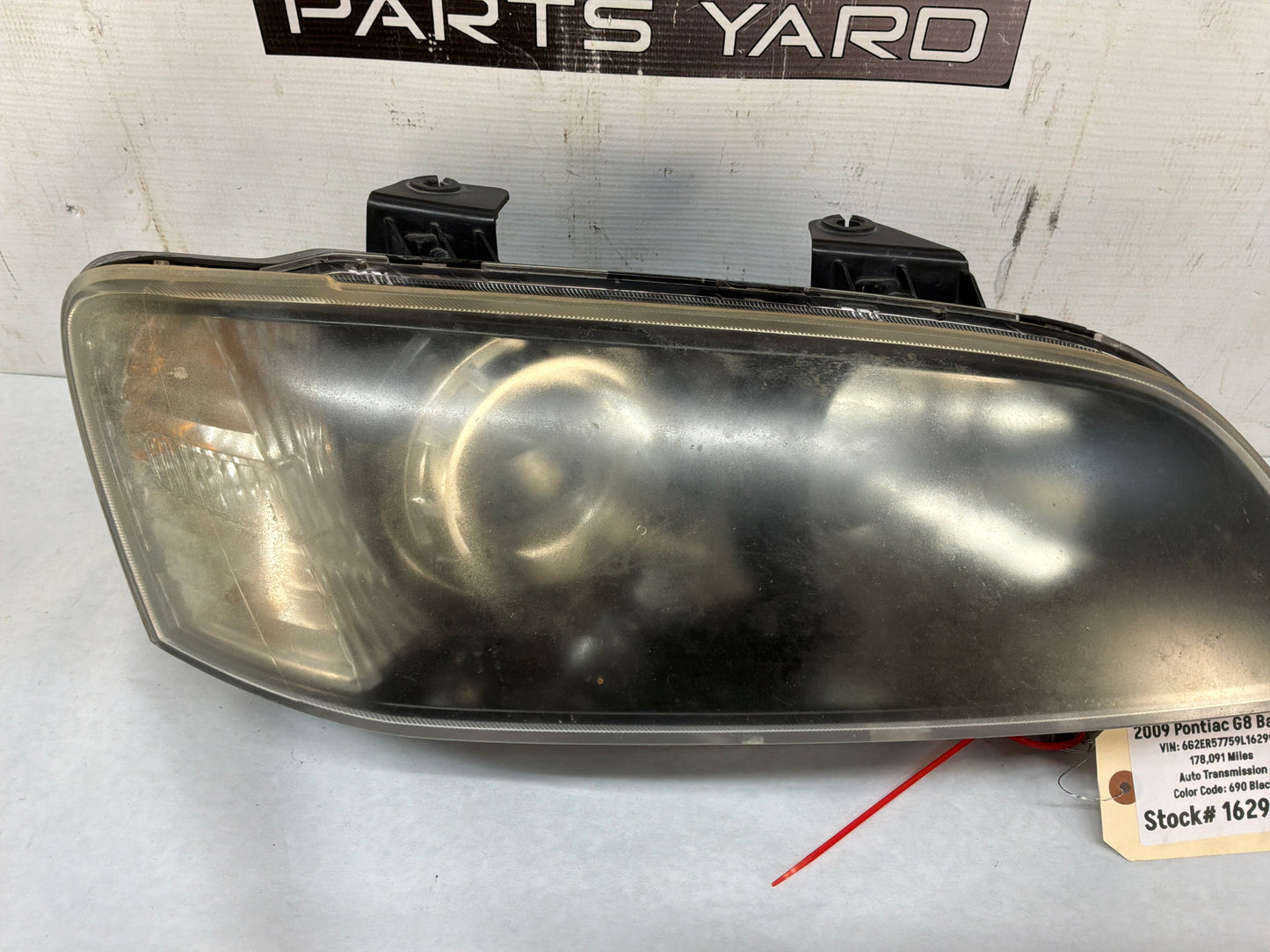 Rh headlight - Day's Parts Yard