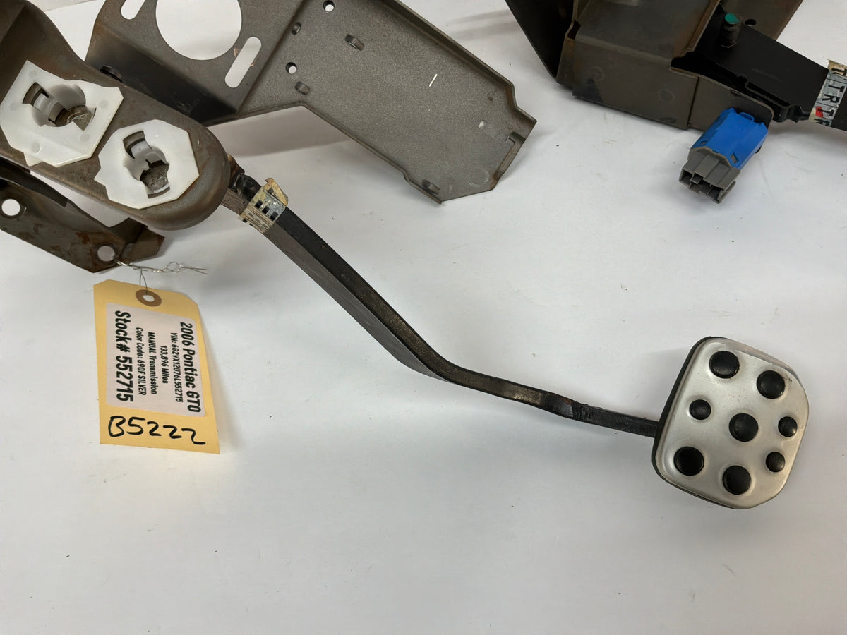 2006 Pontiac GTO Manual Transmission Pedal Assembly OEM