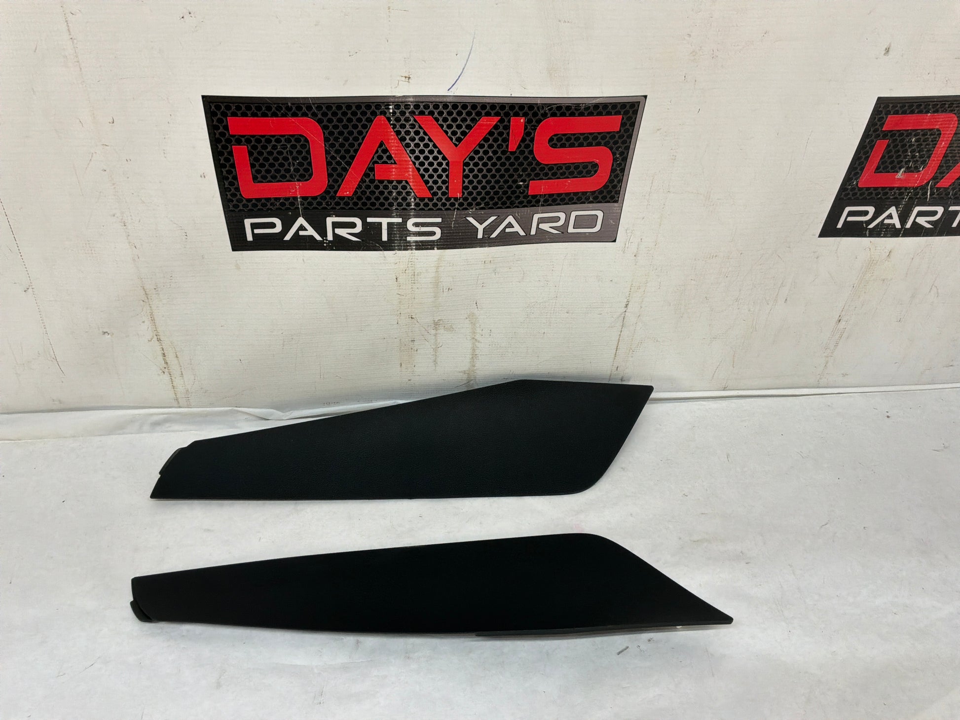 Center console trim - Day's Parts Yard