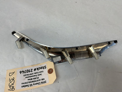 Rh center console silver trim - Day's Parts Yard