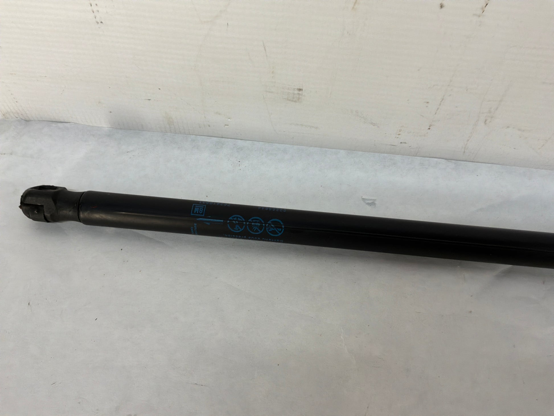 Hood shock - Day's Parts Yard