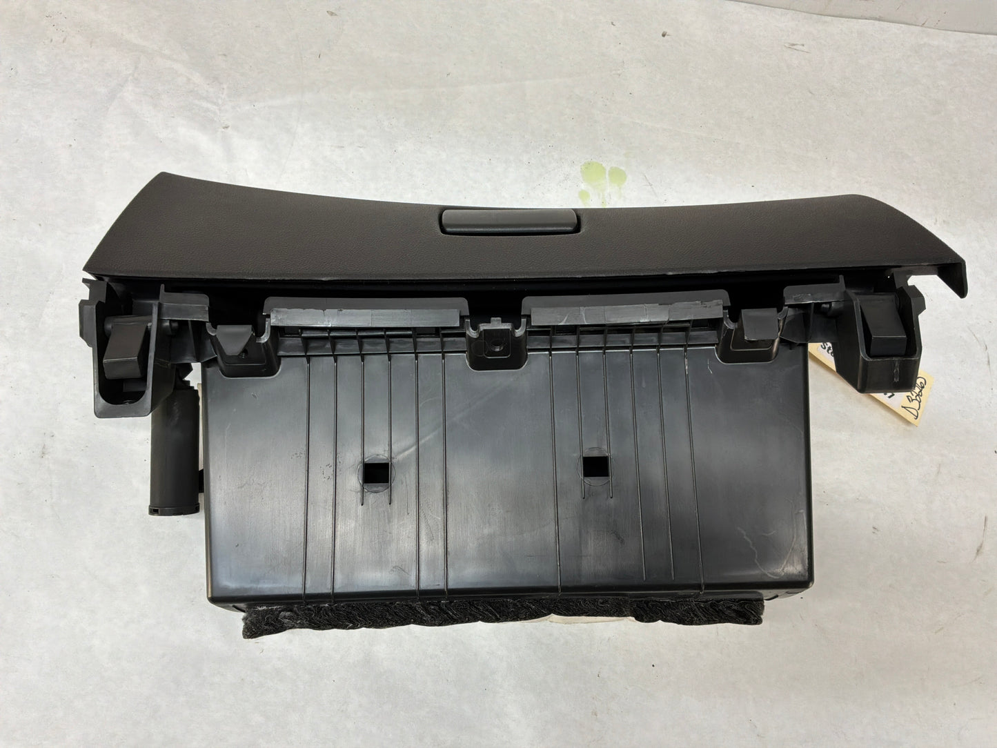 Glove box - Day's Parts Yard