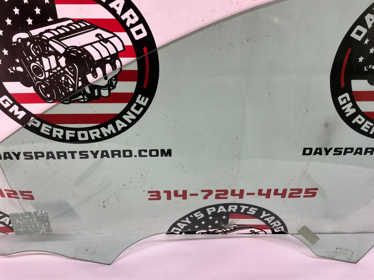 2014 Chevy SS Sedan RH Passenger Front Door Window Glass OEM