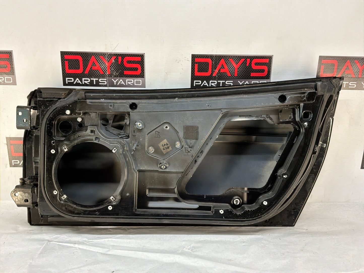 Rh front exterior door - Day's Parts Yard