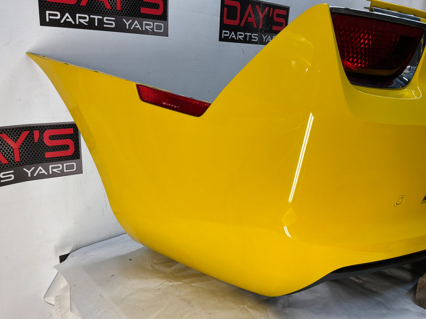 Complete rear bumper - Day's Parts Yard