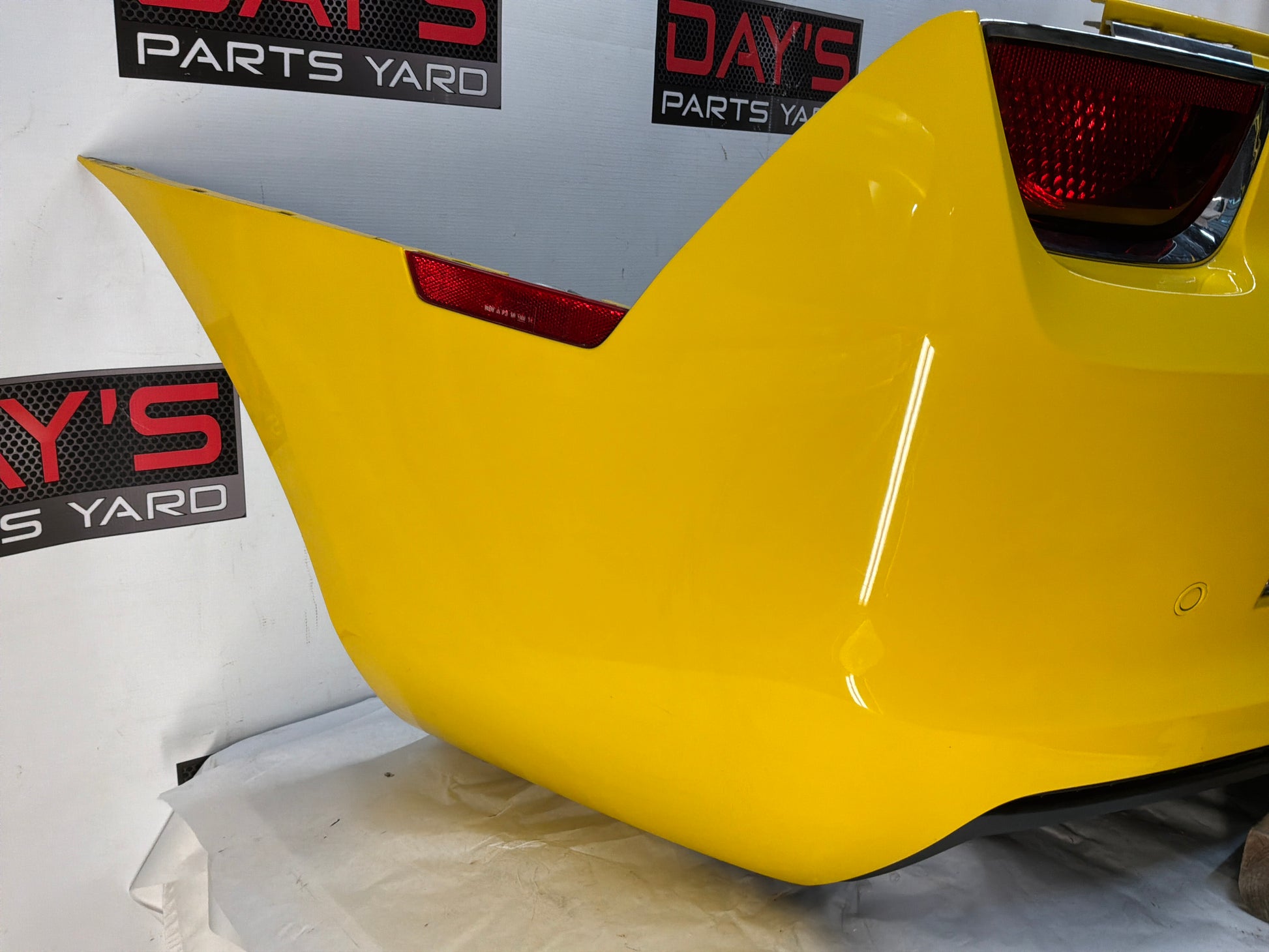 Complete rear bumper - Day's Parts Yard