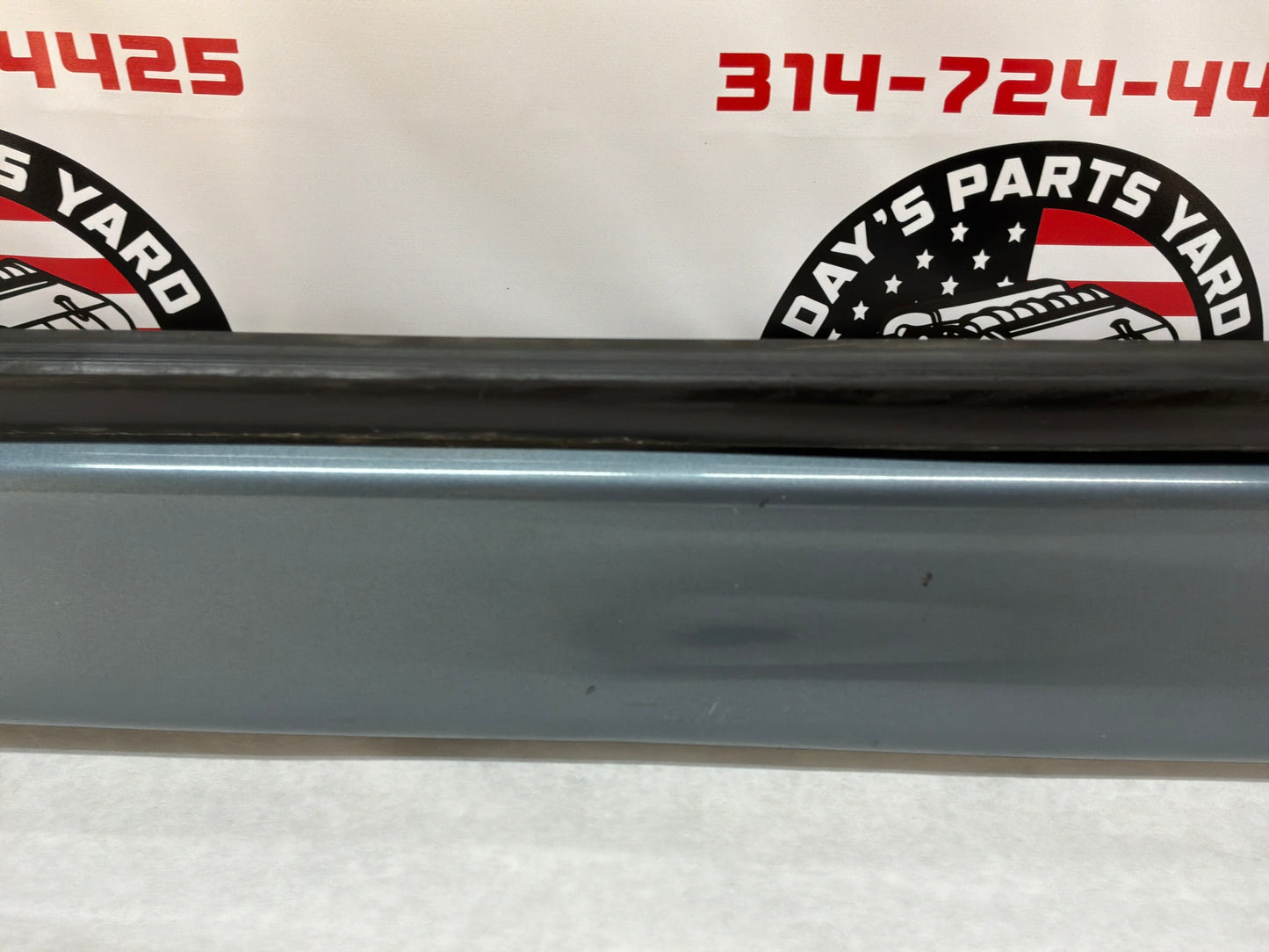 2006 Pontiac GTO RH Passenger Rocker Molding Side Skirt Panel Trim OEM