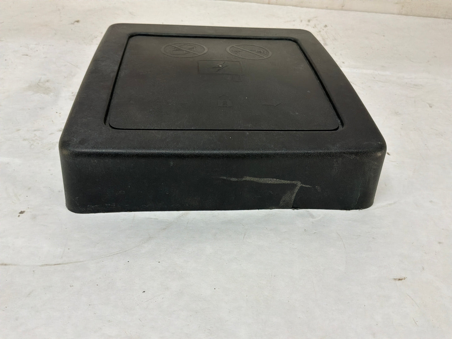 2015 Chevy SS Sedan Engine Bay Fuse Box Relay Wiring Junction Block Cover Lid OEM