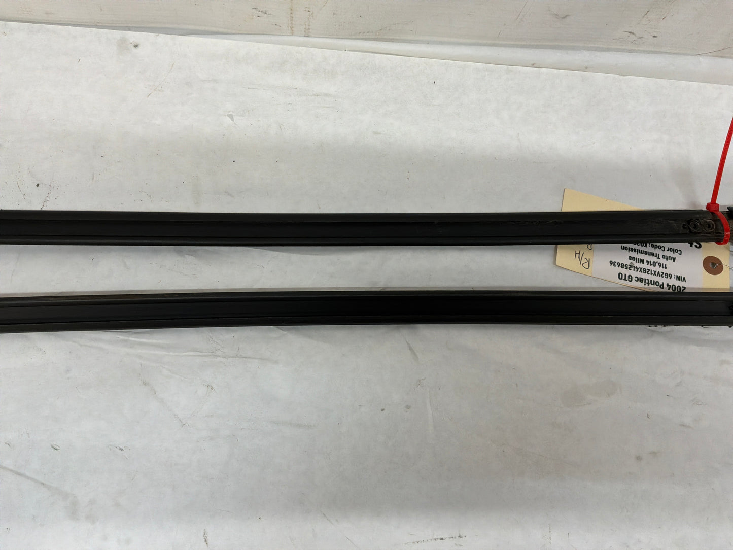 2004 Pontiac GTO RH & LH Rear Window Glass Trim Retainer Moldings OEM
