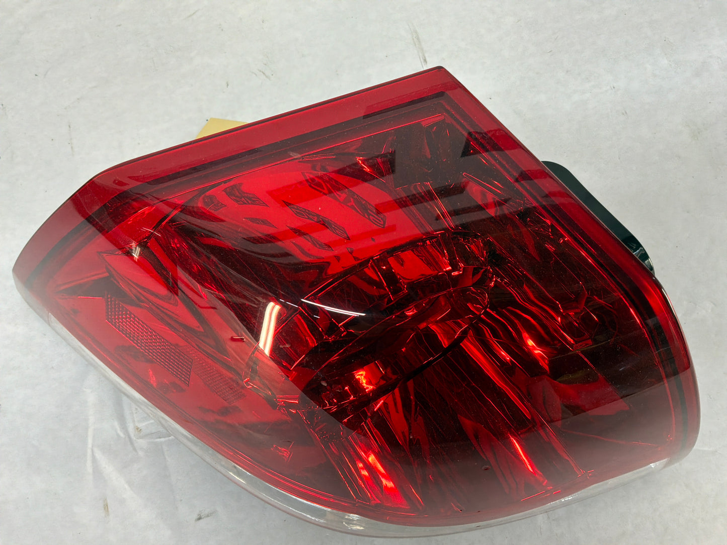 2008 Pontiac G8 Base LH Driver Tail Light Lamp Taillight OEM