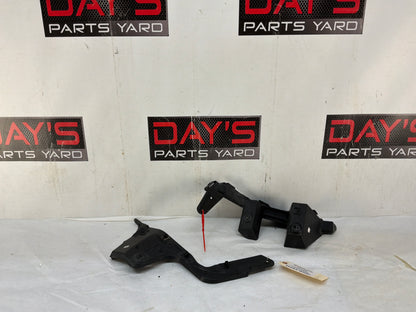 2008 Pontiac G8 GT RH Passenger Bumper Brackets Guides Supports Mounts OEM