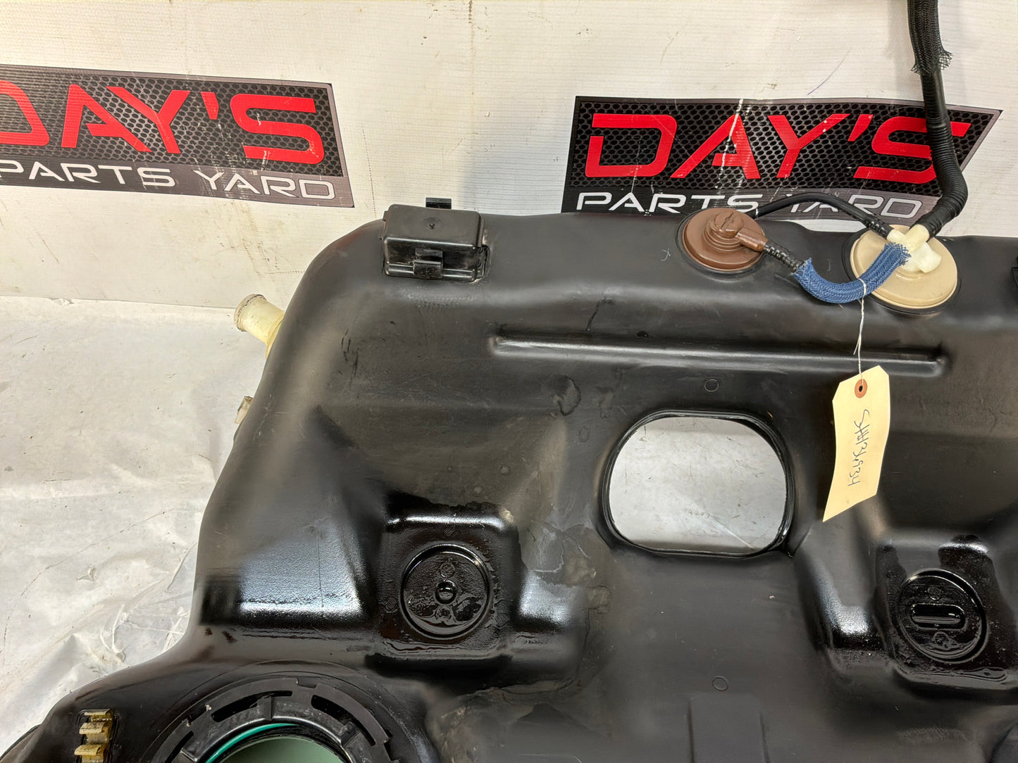 Fuel tank - Day's Parts Yard