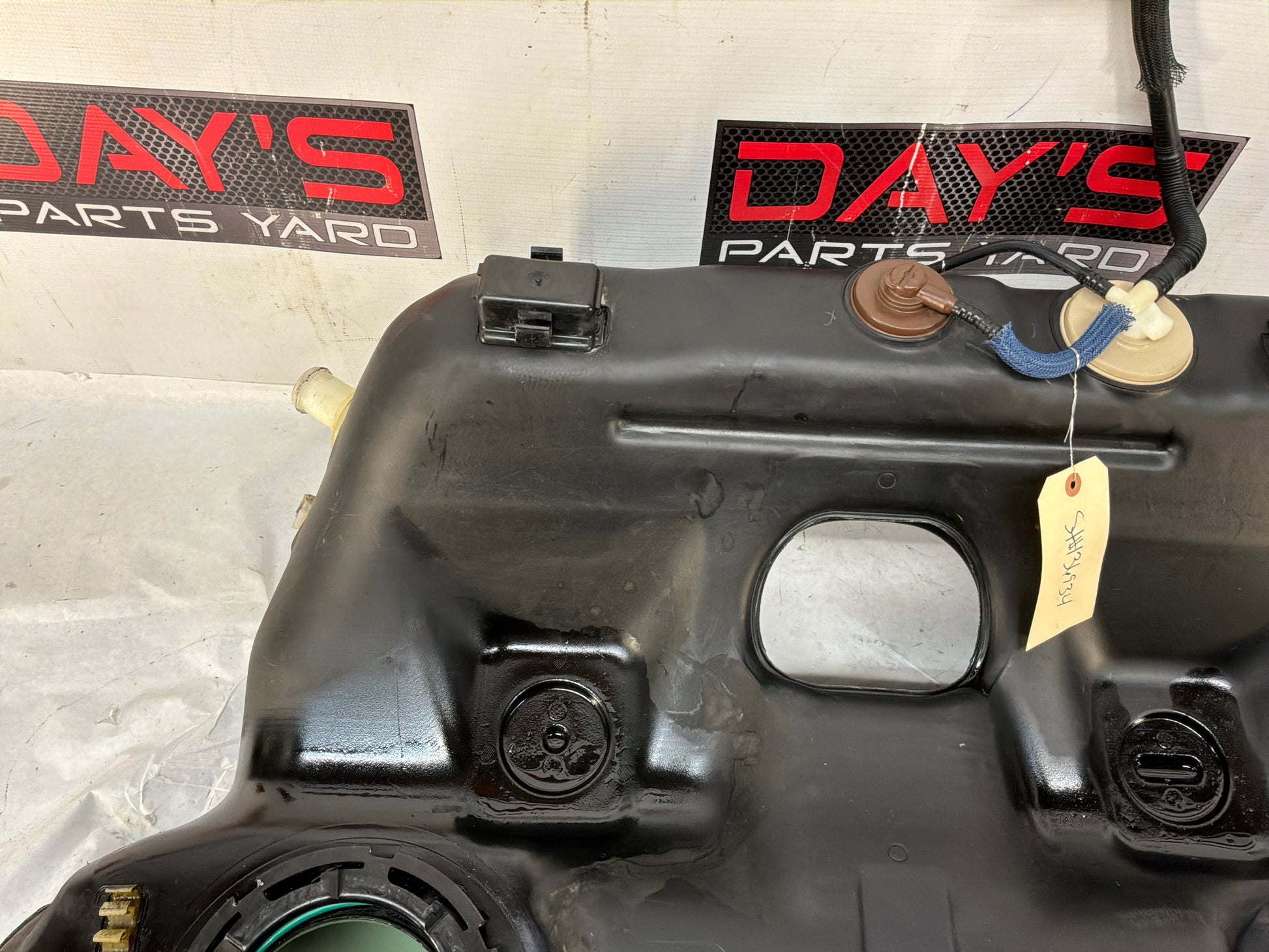 Fuel tank - Day's Parts Yard