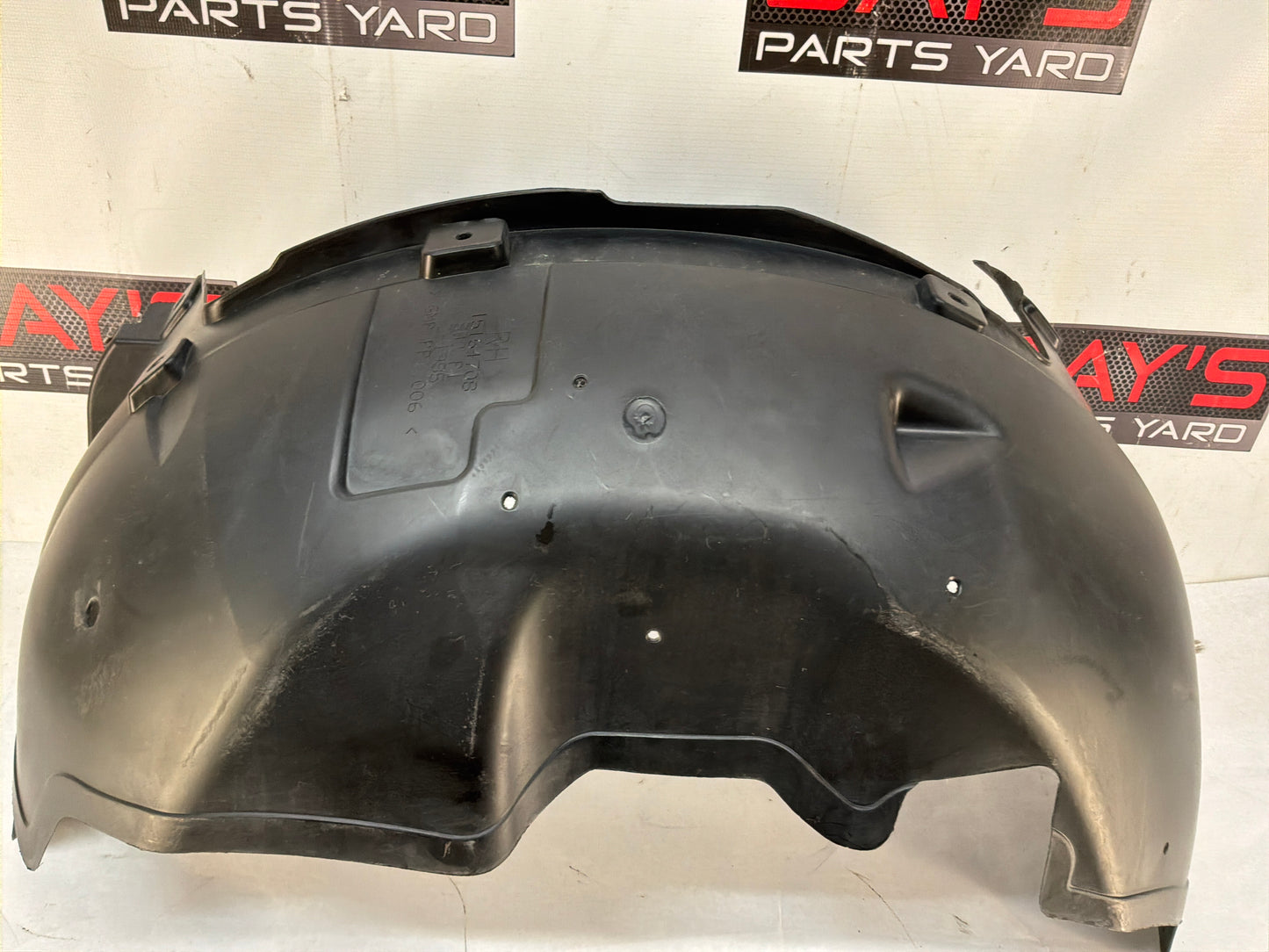2002 Cadillac Escalade EXT RH Passenger Front Fender Wheel House Well Liner OEM