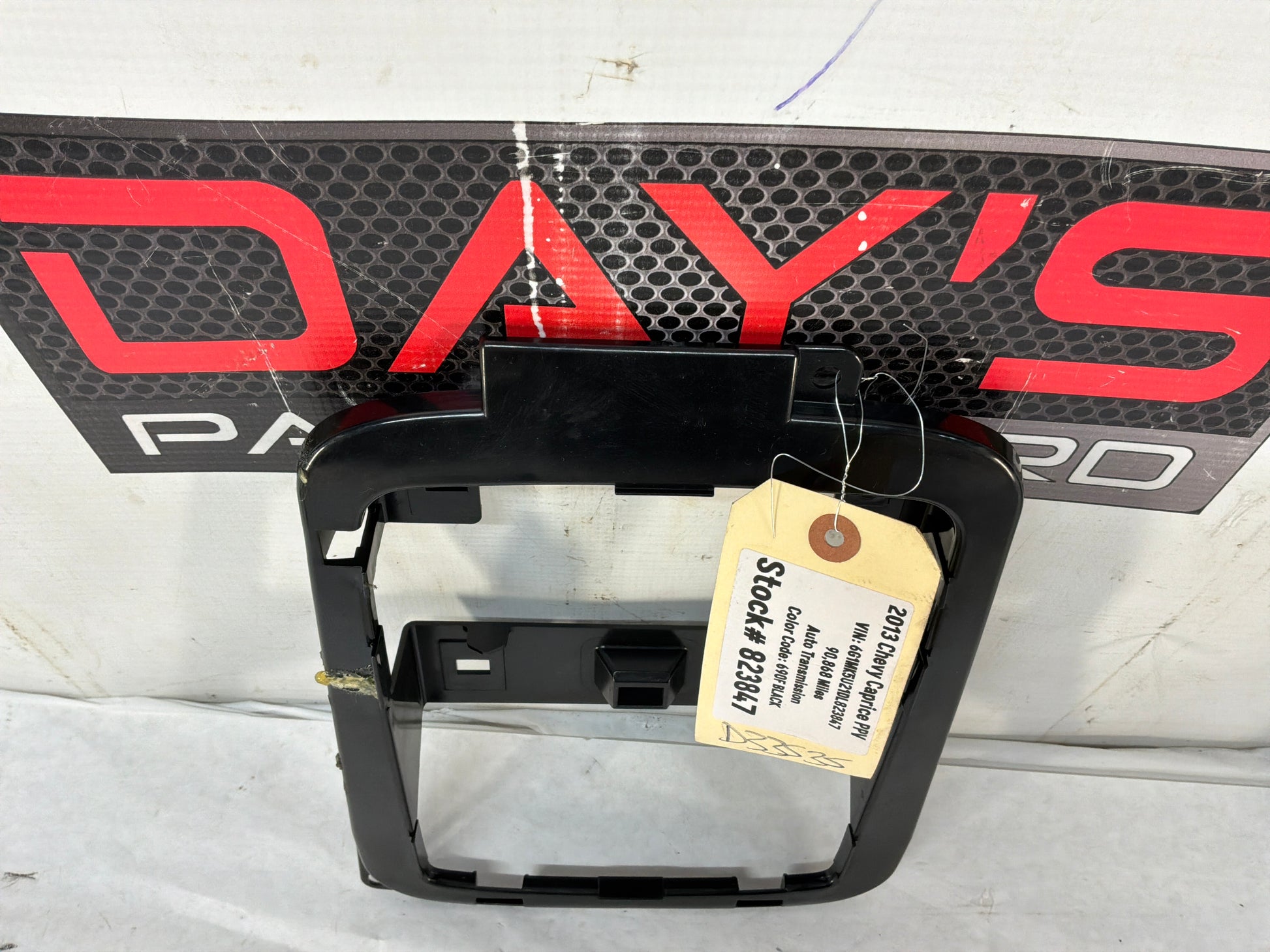 2013 Chevy Caprice PPV Over Head Console Dome Light Frame Bracket Bezel OEM - Day's Parts Yard