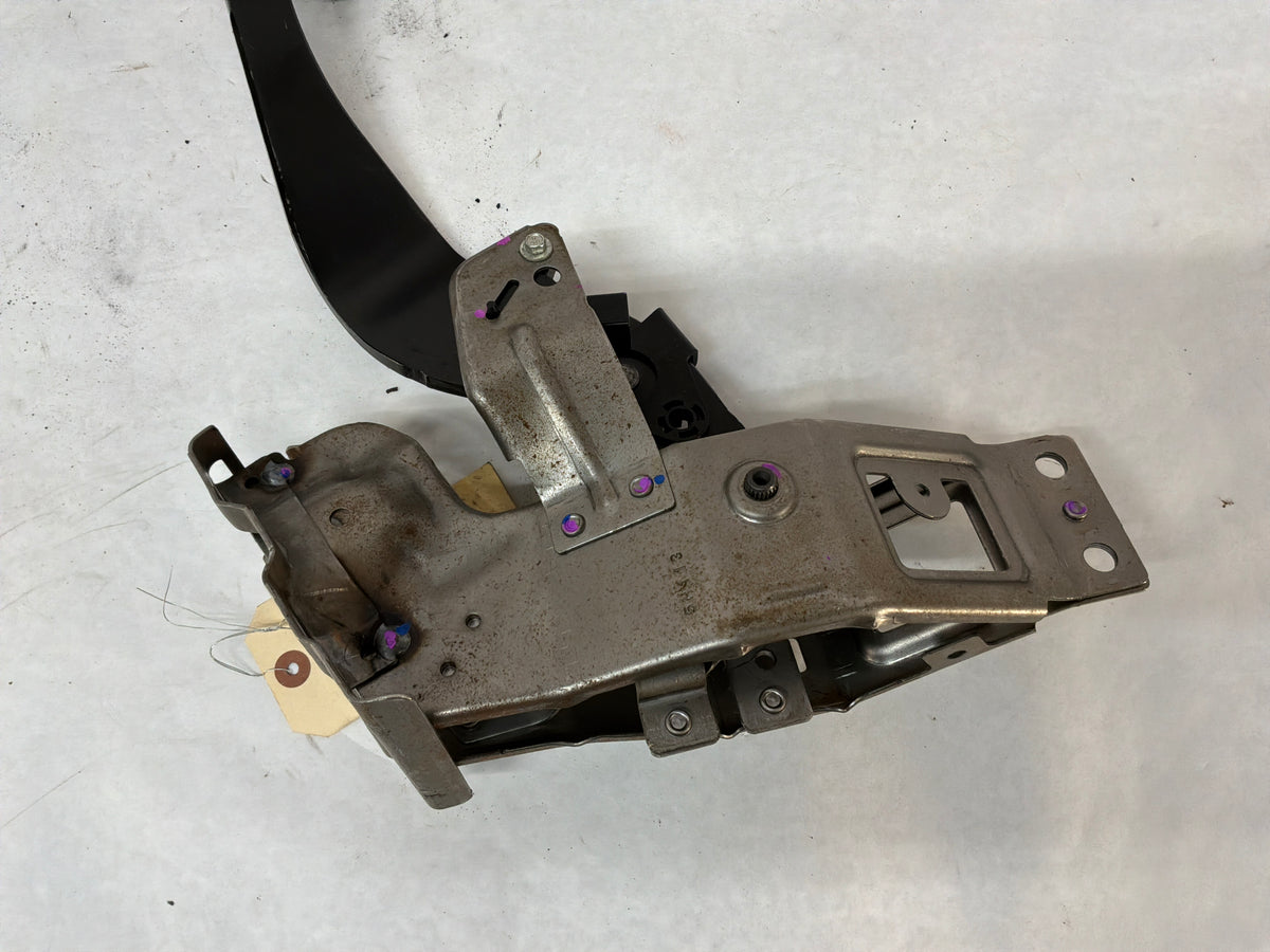 2015 Chevy Camaro SS 1LE Manual Transmission Pedal Brake Clutch Master Cylinder Assembly OEM