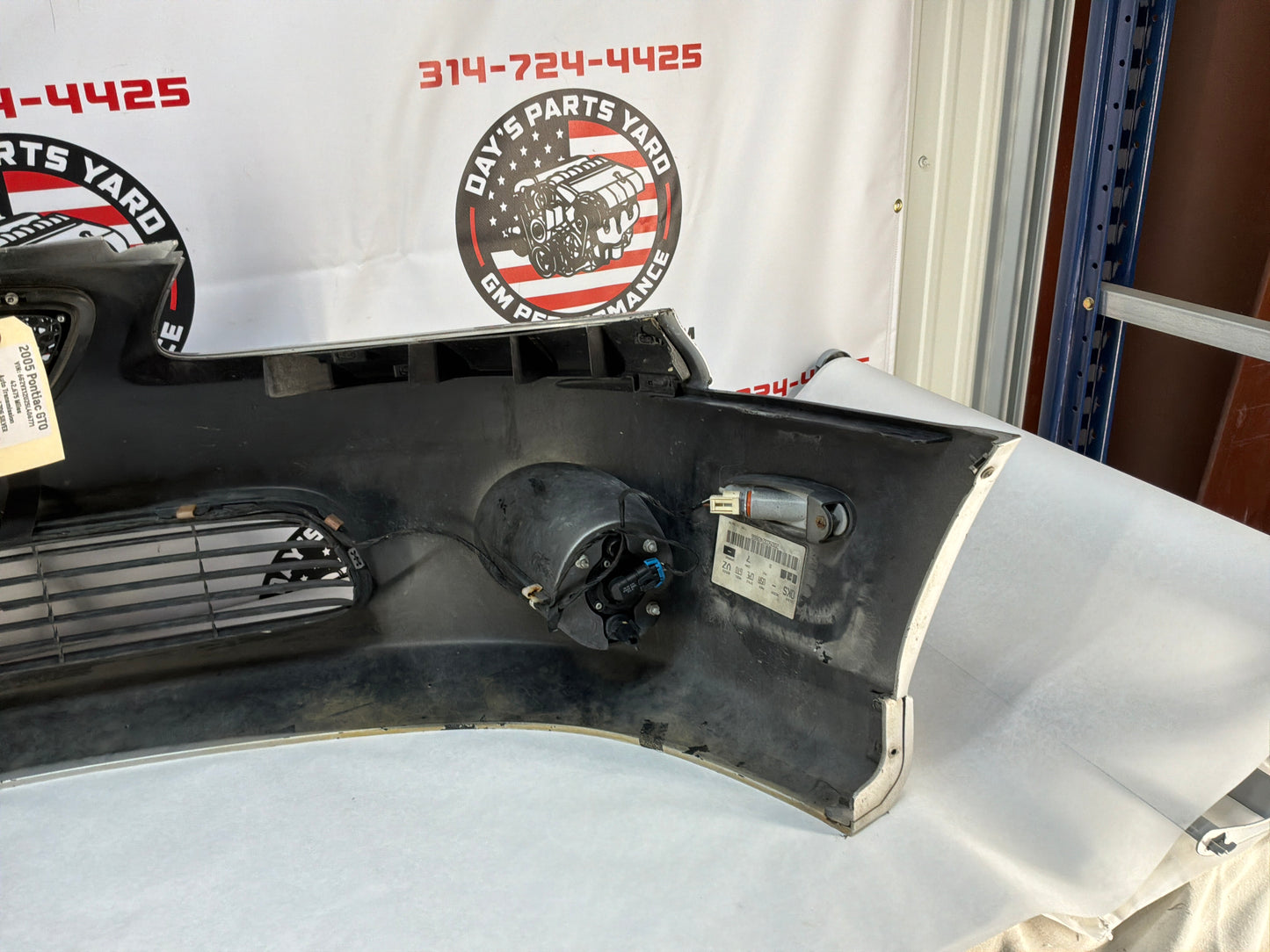 2005 Pontiac GTO Front Bumper Cover Fascia Silver OEM