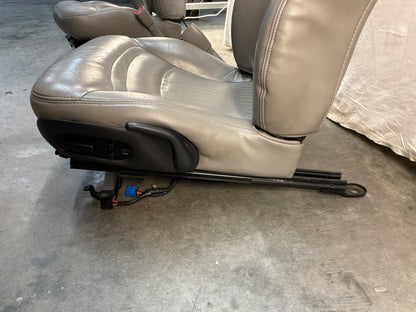 Front seats - Day's Parts Yard