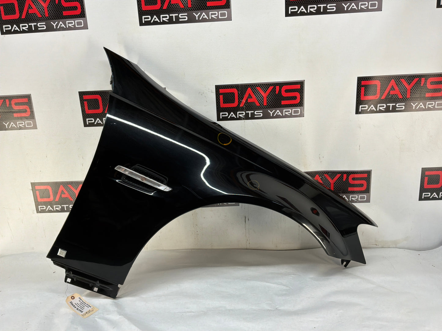 Rh fender - Day's Parts Yard