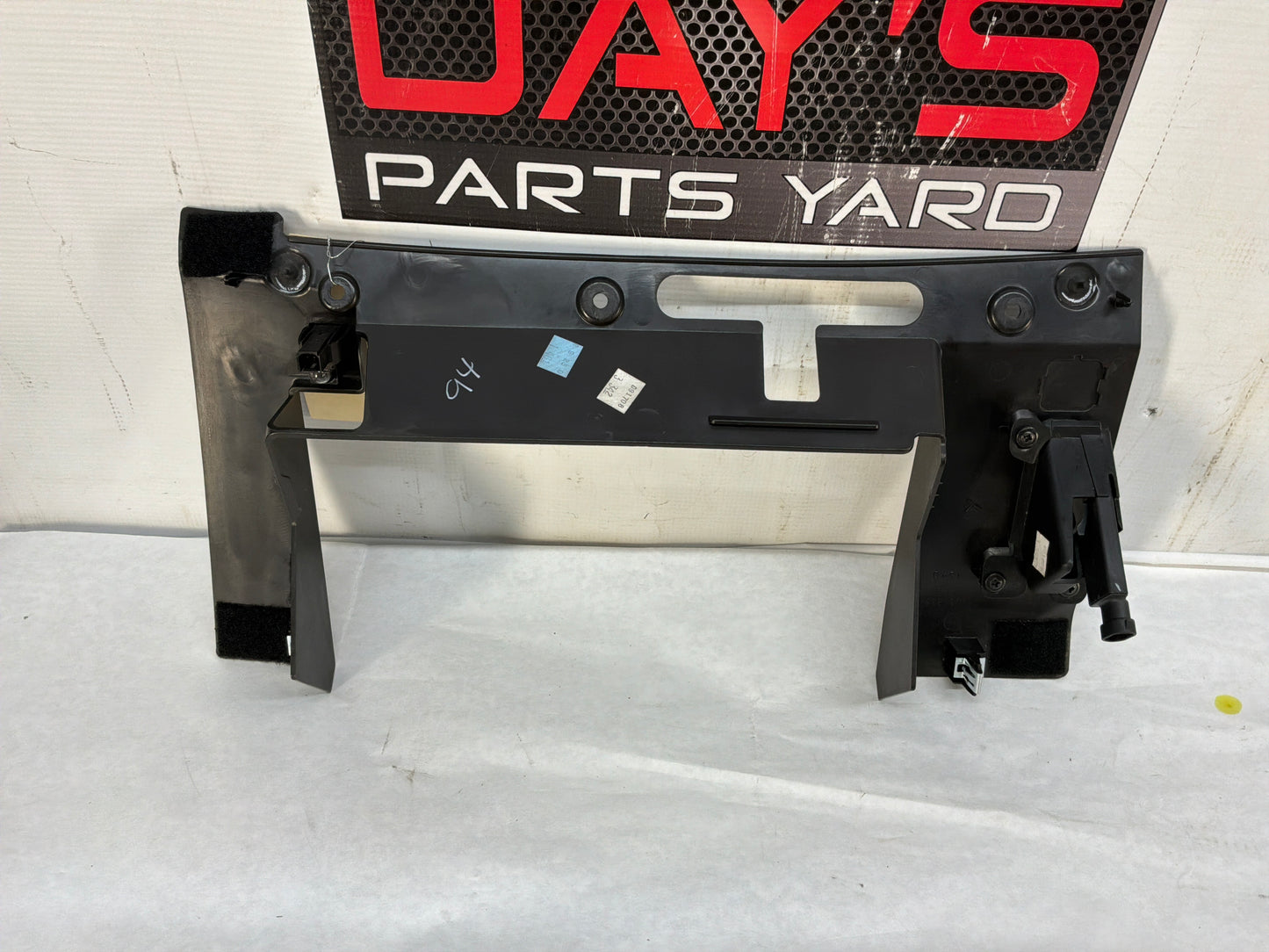 Under glove box trim - Day's Parts Yard