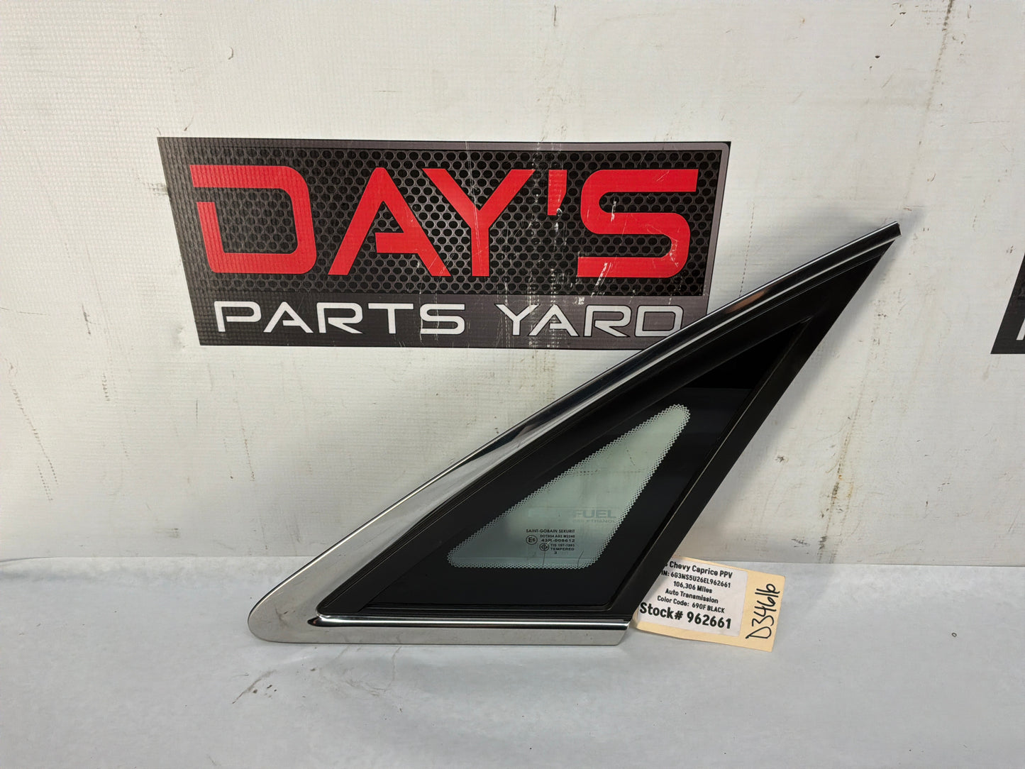 Rh quarter window - Day's Parts Yard