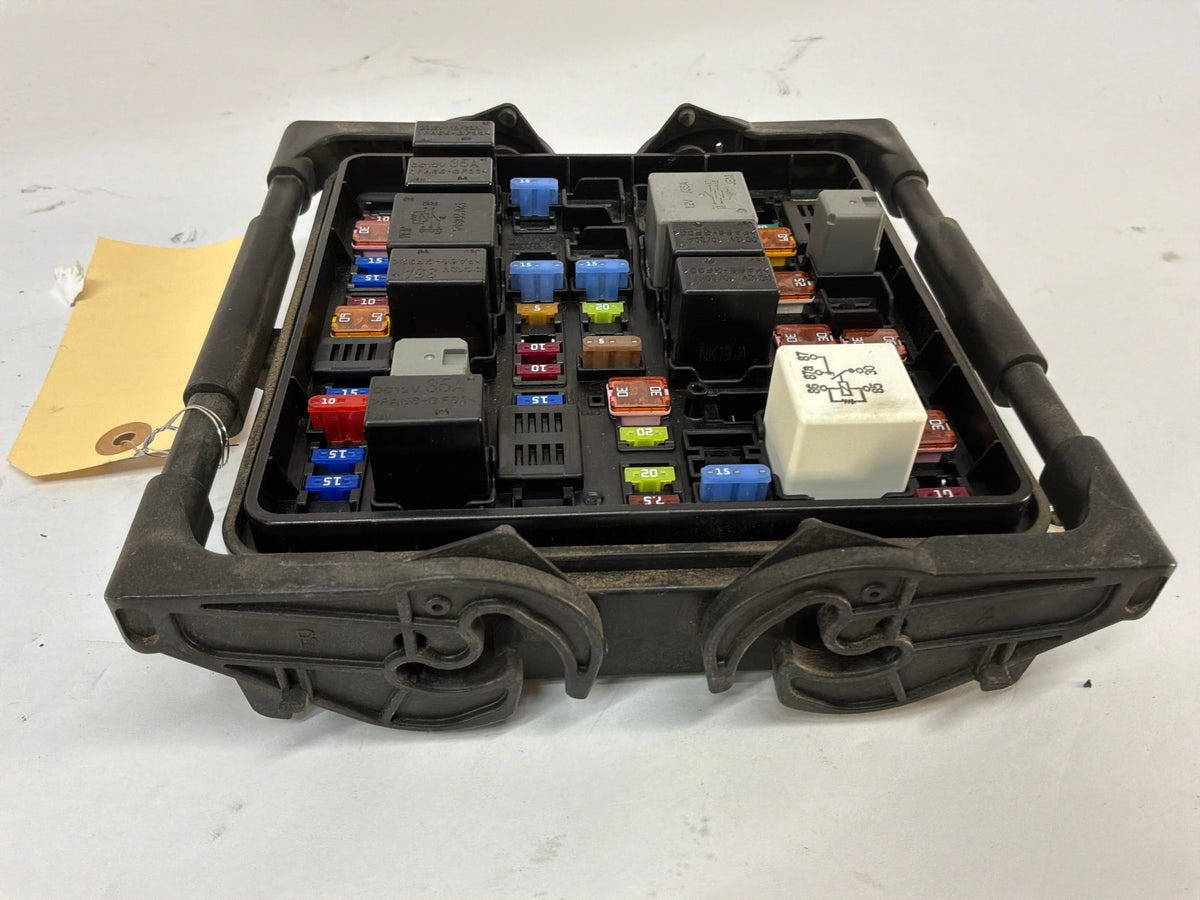 2014 Chevy SS Sedan Engine Bay Fuse Relay Wiring Wire Harness Junction Box Block OEM