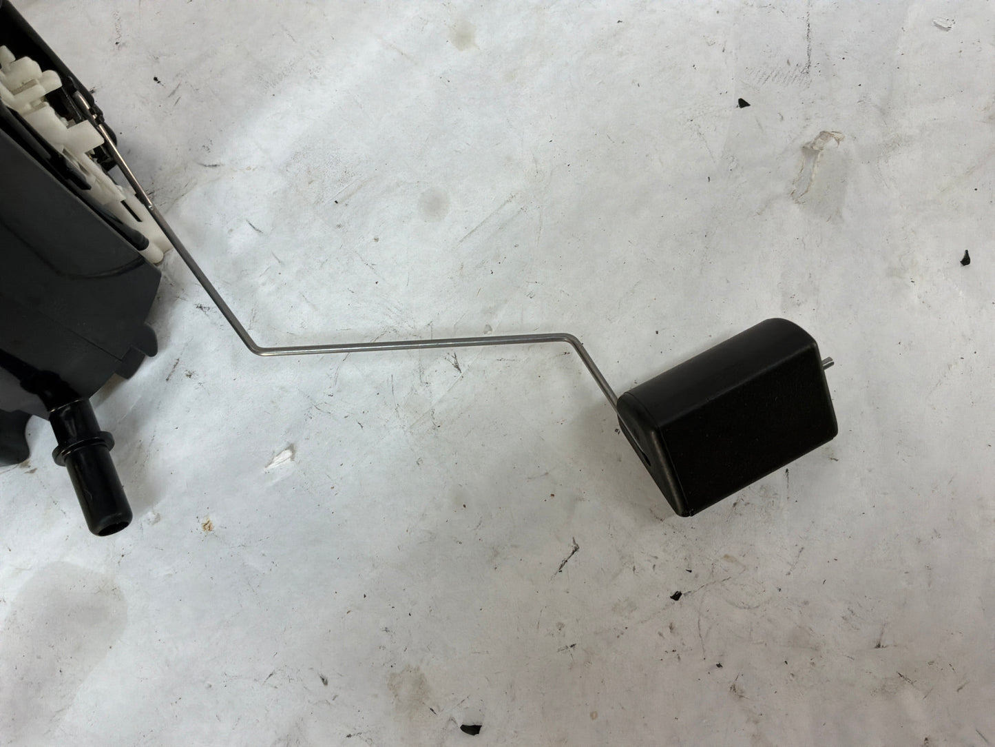 2008 Pontiac G8 GT Fuel Pump Assembly OEM