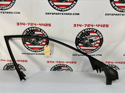 2009 Cadillac CTS-V RH Passenger Front Door Garnish Molding Trim OEM