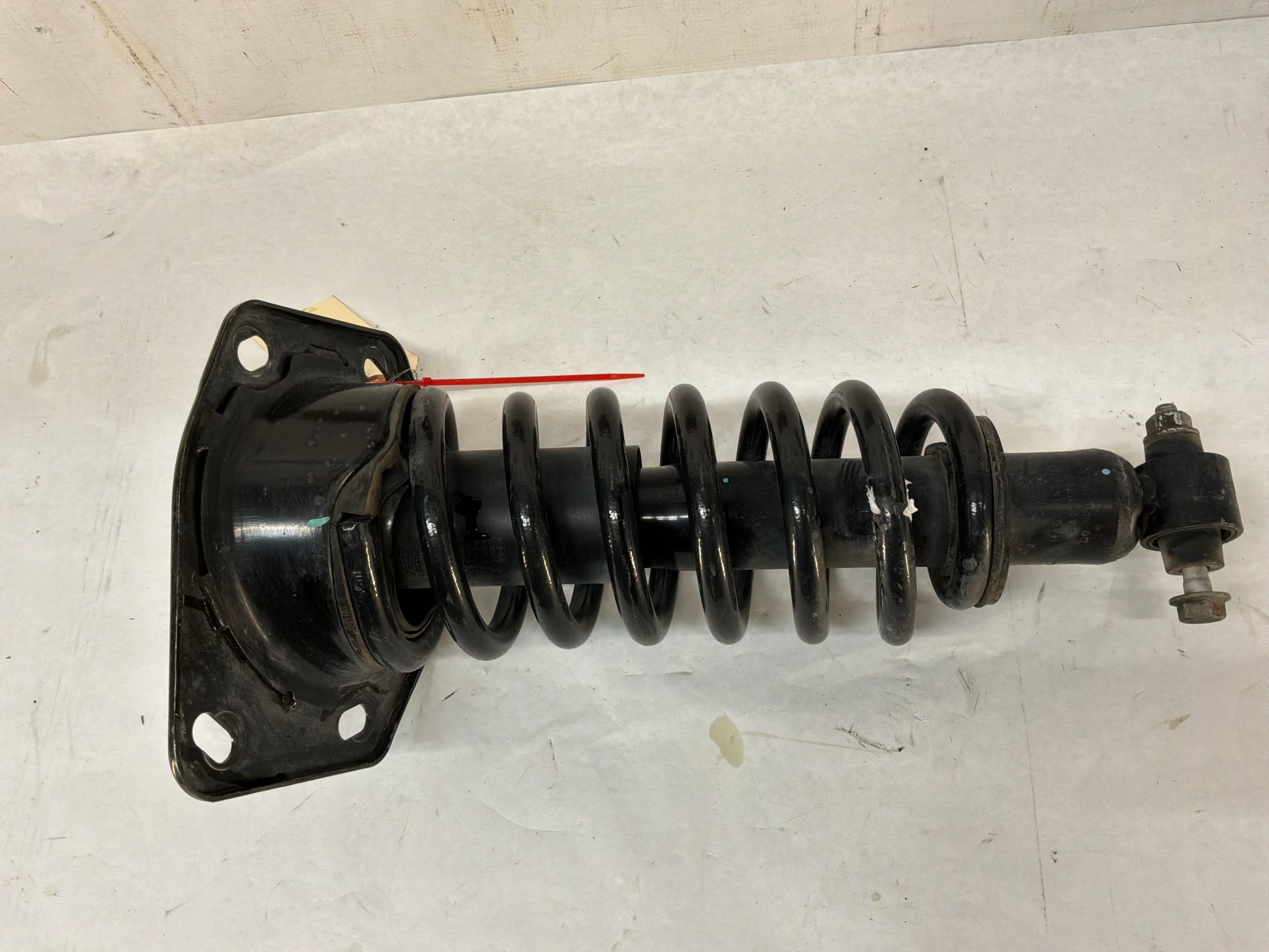 Rh rear strut - Day's Parts Yard