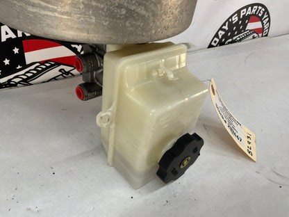 2016 Chevy Caprice PPV Brake Booster Master Cylinder Reservoir Assembly OEM