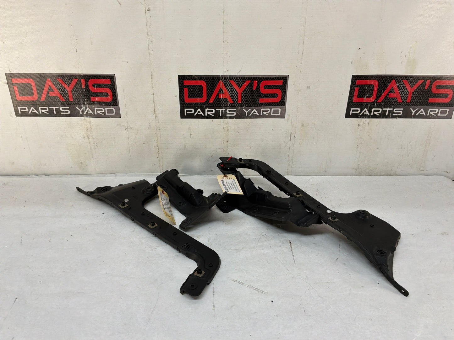 2014 Chevy Caprice RH & LH Rear Bumper Guide Brackets Mounts Supports OEM