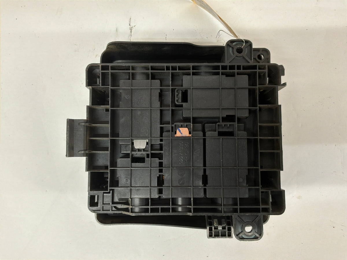 2015 Chevy SS Sedan Engine Bay Fuse Relay Wiring Wire Harness Junction Box Block OEM