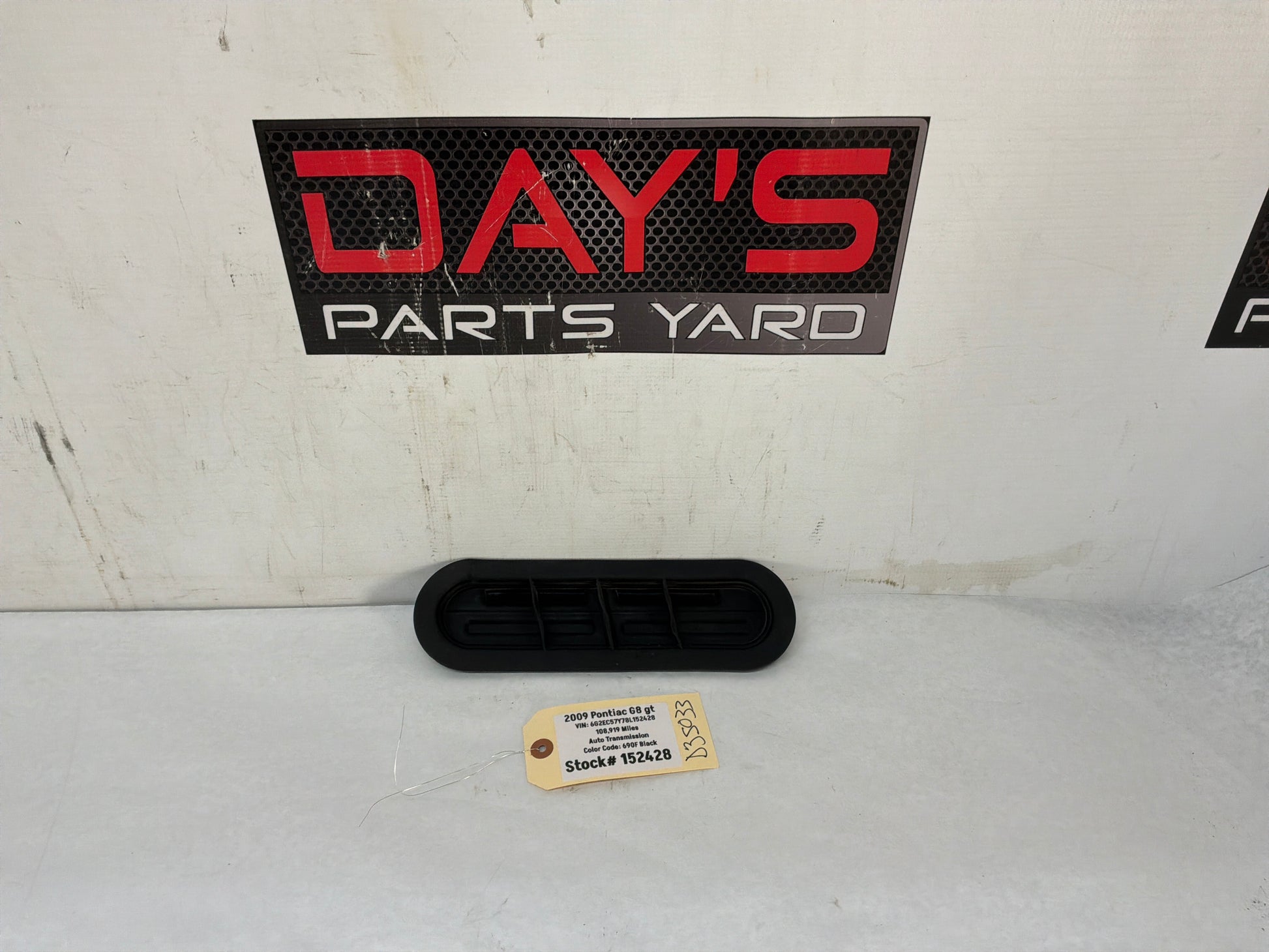 Lh Rubber vent - Day's Parts Yard