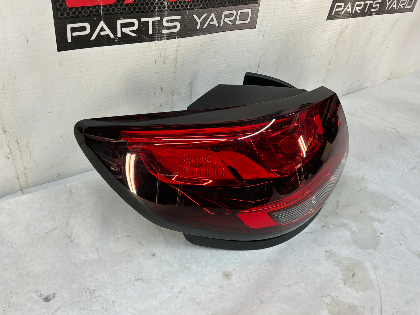 Head light - Day's Parts Yard