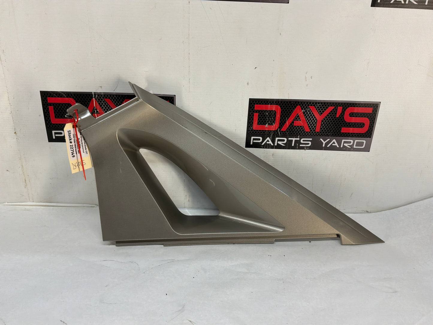 2002 Cadillac Escalade EXT RH Passenger Rear Inner Upper Triangle Sail OEM