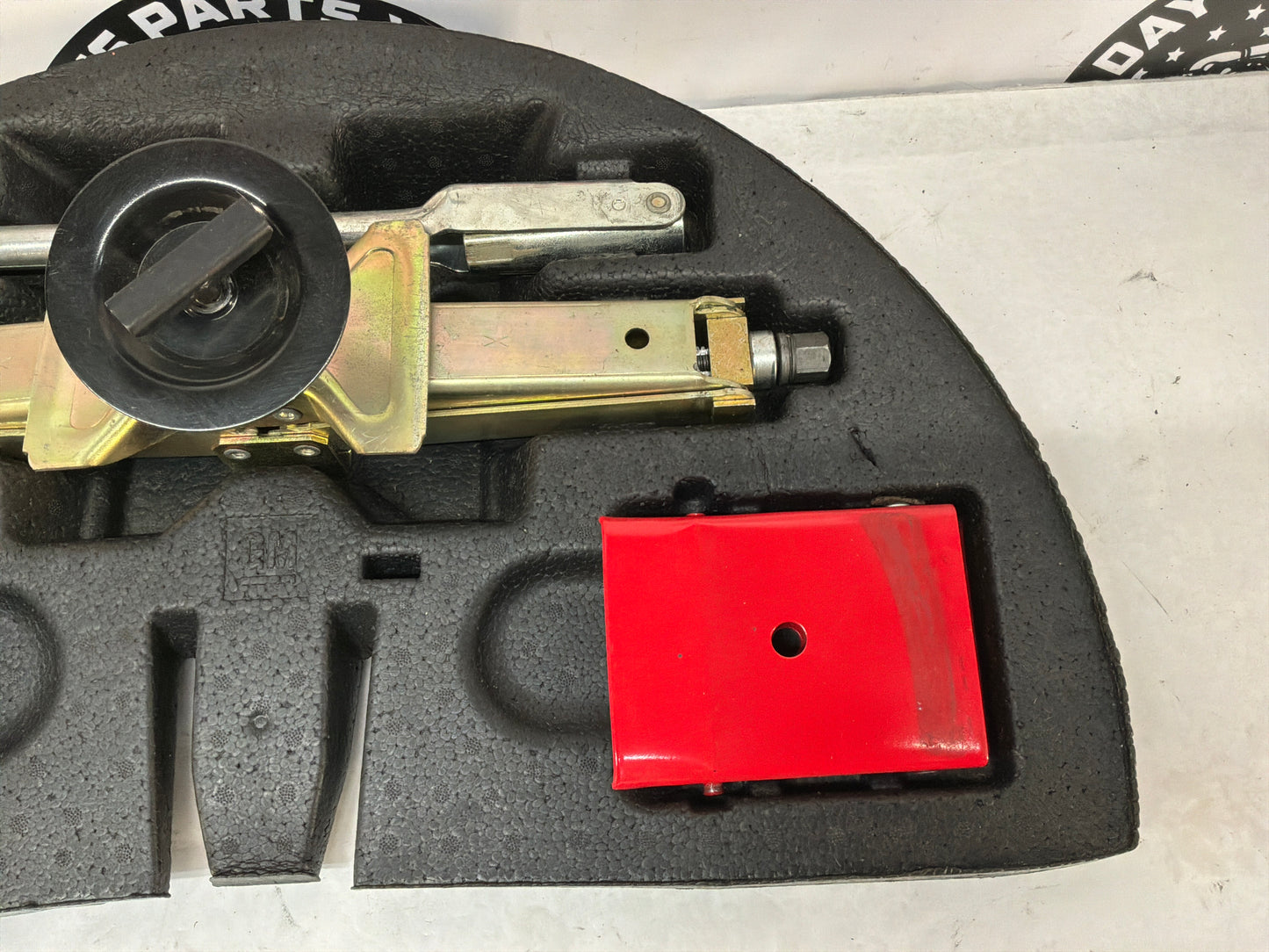 2005 Pontiac GTO Emergency Spare Tire Jack Tool Kit OEM