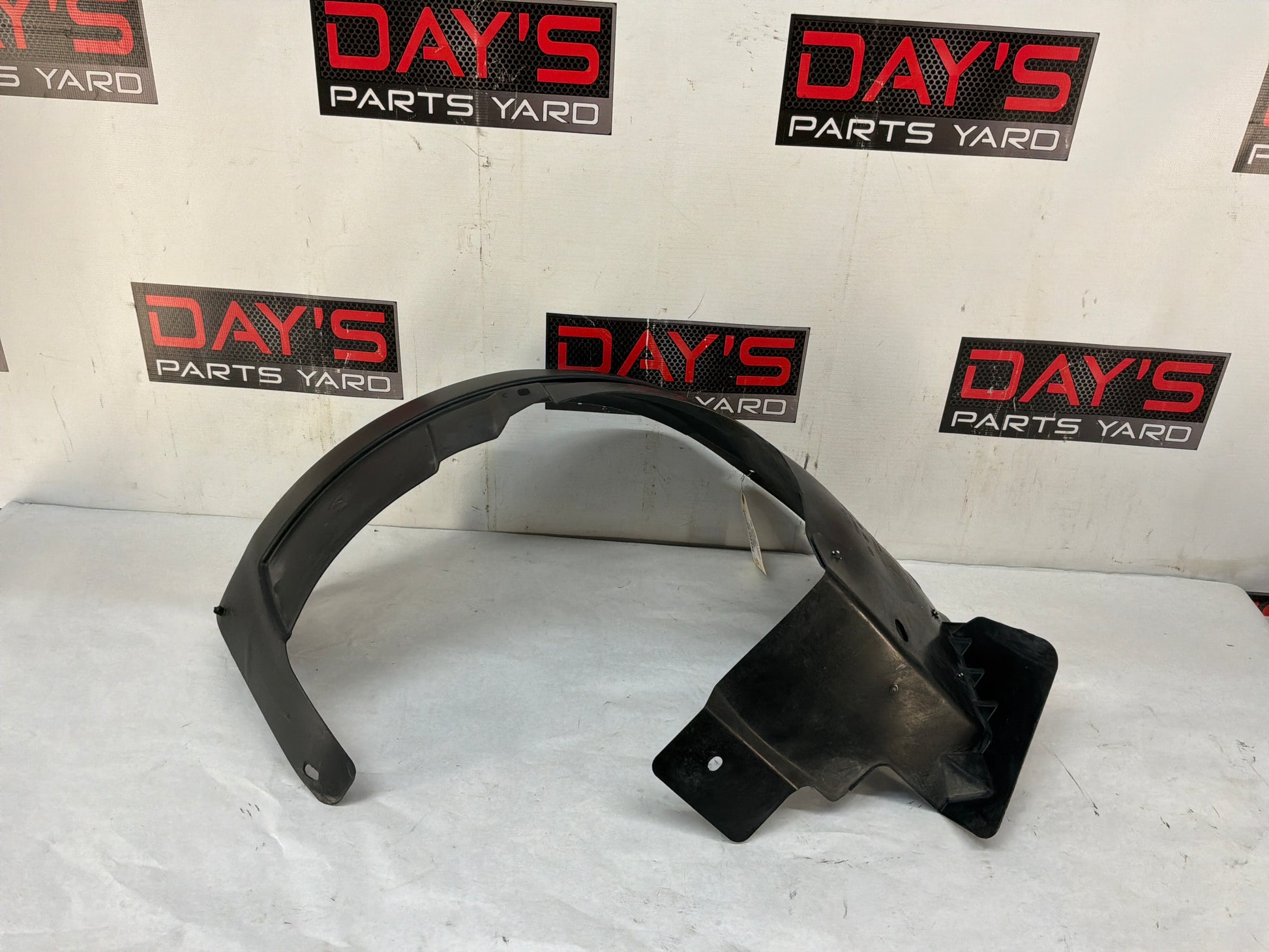 Rh front wheel liner - Day's Parts Yard