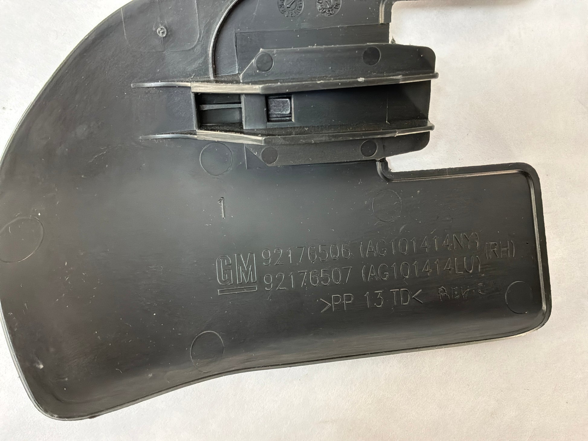 Rh seat track trim - Day's Parts Yard