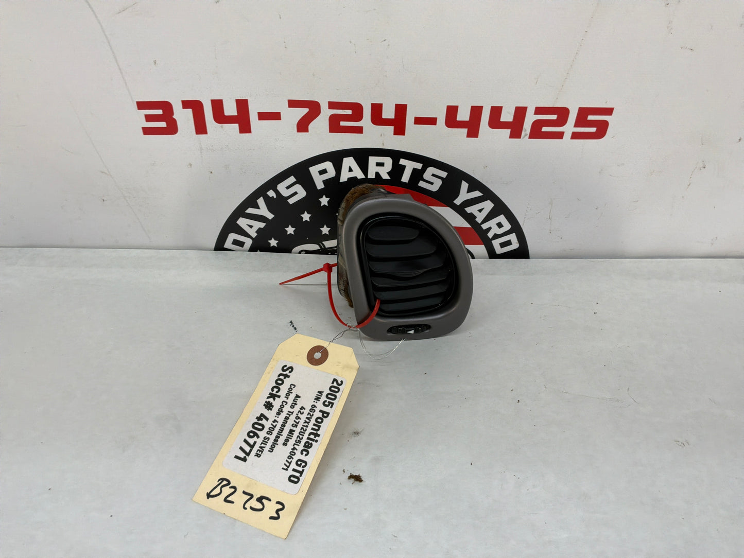 2005 Pontiac GTO RH Passenger Door Panel HVAC Vent OEM