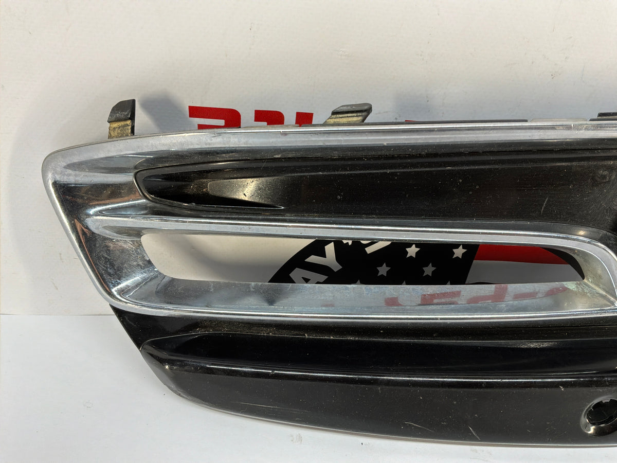 2014 Chevy SS Sedan RH Passenger Fog Running Light Lamp Opening Cover Bezel OEM